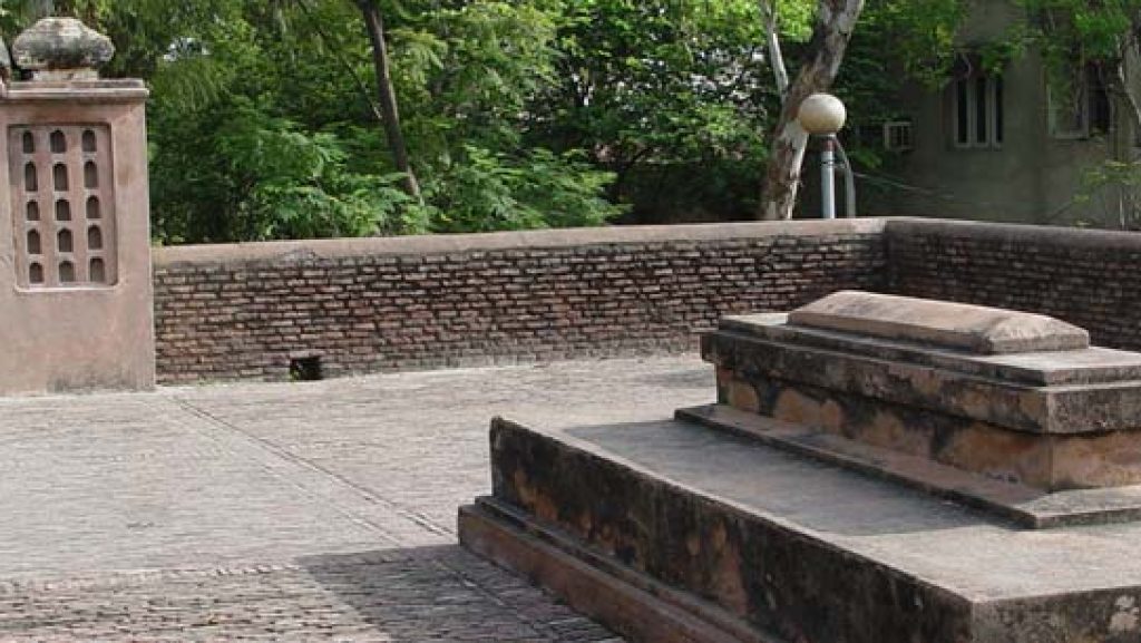ibrahim-lodhis-tomb-img